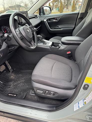 Toyota: Toyota RAV4: 2021 г., 2.5 л, Автомат, Бензин, Кроссовер — 9