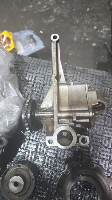 Двигатели, моторы и ГБЦ: Масляный насос двигателя внутреннего сгорания. Механизм с шестерней — 3