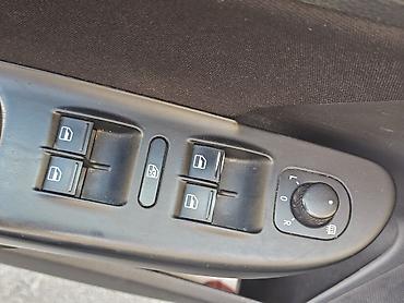 Volkswagen: Volkswagen Passat: 1.8 l | 2010 il Sedan — 11