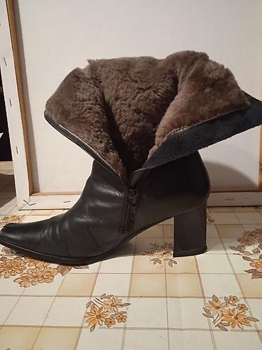 Сапоги: Продаю женские полусапожки зима. Кожаные, мех искусственный — 2