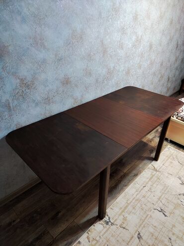 Столы: Продаю крепкий добротный раздвижной стол. Размеры ширина 80смдлина