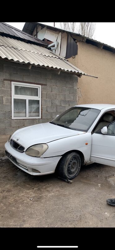 Daewoo: Daewoo Nubira: 2000 г., 1.6 л, Механика, Бензин, Седан