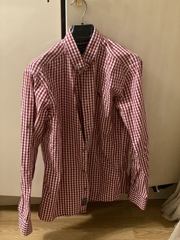 Köynəklər: Kişi köynəkləri,rubaşkaları S razmer,şalvarlar 34 razmerdilər.33 — 3