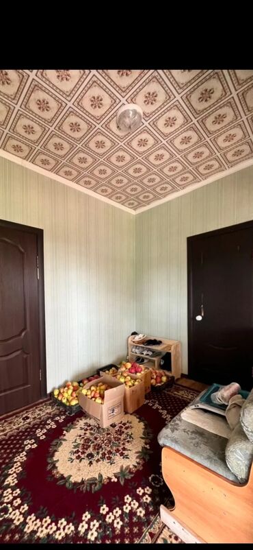 дом токмок пакрофка: 70 м², 4 комнаты, Парковка, Сарай, Забор, огорожен