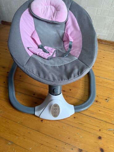 двухъярусная кровать для мальчика: Для девочки и мальчика, Б/у, Четырехугольная, Колыбель, Без бортиков, С матрасом, С механизмом качания