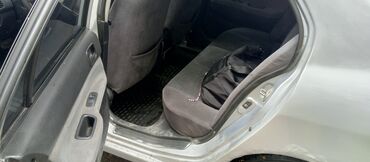 Mitsubishi: Серебристый седан Mitsubishi Lancer с четырехдверным кузовом, идеально — 11