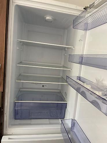 fridge: Холодильник Beko, двухкамерный, белый. Нижняя морозильная камера — 4