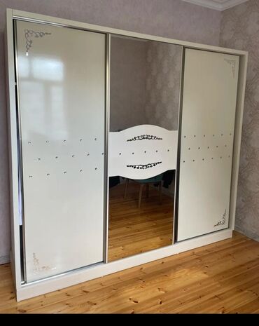 Dolablar: Kupe, 3 qapılı Düz dolab, Qarderob, paltar dolabı lalafo.az -da Dolablar: Kupe, 3 qapılı Düz dolab, Qarderob, paltar dolabı