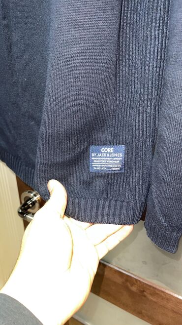 Sviterlər: Kişi üçün sviterlər,hamisi yaxşi vezoyyetde,razmer M-L — 5