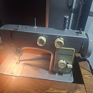 çayka: Çayka-142M tikiş maşını kabinetlə - Model: Çayka-142M (elektrik — 2