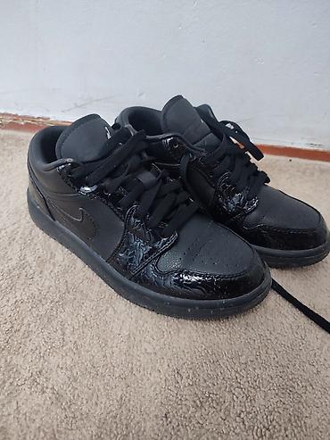 Кроссовки Air Jordan (низкие) - Цвет: полностью чёрный (монохром). - at lalafo.kg Кроссовки Air Jordan (низкие) - Цвет: полностью чёрный (монохром). -