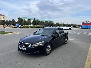 Honda: Honda Accord sedan - Korpus: 4 qapılı sedan, qara rəng - Mühərrik — 4