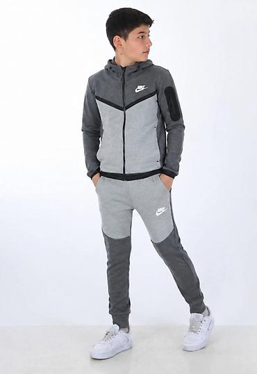 nike dualtone racer: Materijal pamuk
velicine 10, 12, 14 i 16
3000 din — 5