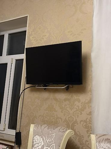 129 ekran tv: Divara quraşdırılmış Sony LED televizor - Ekran ölçüsü: təxminən 32" — 1