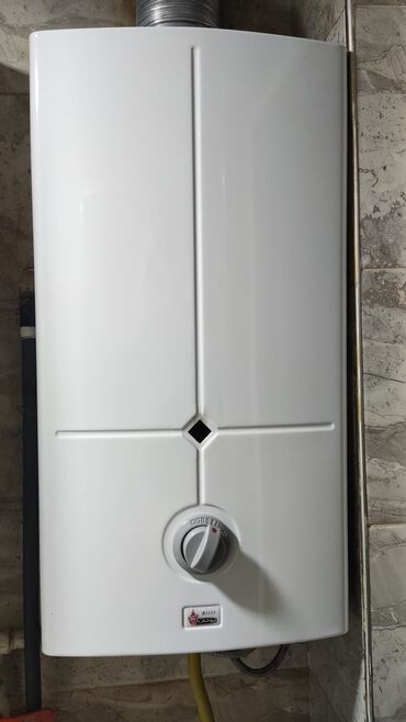 Lyuk qapaqları: Butane B3115 qazla işləyən su qızdırıcısı Pitiminutka Təzə kimidir Az