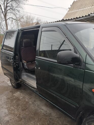 Nissan: Nissan Serena: 1997 г., 2 л, Механика, Бензин, Минивэн