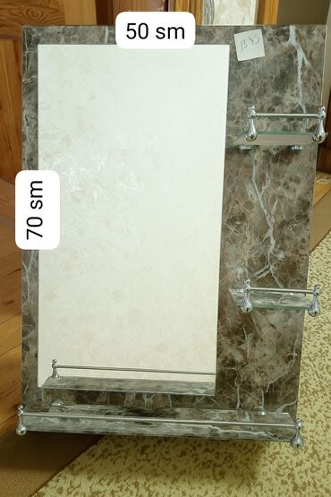 saray iş: 🪞 Güzgü satılır Ölçülər: 70 sm (hündürlük) × 50 sm (eni) Material