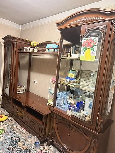 put up: Классическая гостиная стенка из массива/шпона темного дерева с резным — 1