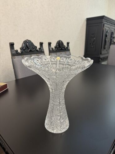 Salfet qabları: Kəsimli kristal ayaqlı meyvə/gül qabı Bohema xrustal - Material