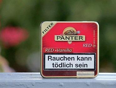 Upaljači i prateća oprema: Red panter extra rare i winston tabakera statue of liberty. Cena za — 1