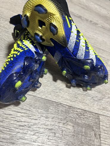 спортивная обувь мужская: Adidas Predator🔥🔥🔥
Новые продаю бутсы ! 
Размер 38 уступлю