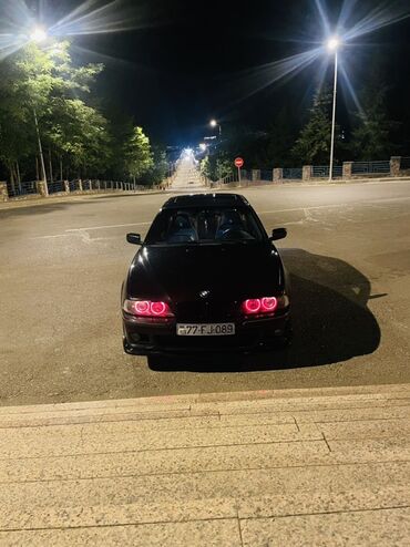 Çəngəllər: BMW 5 series: 4.4 l | 2003 il Kupe