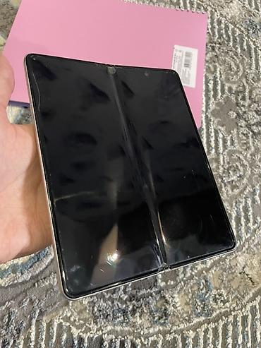 honor v3: Смартфон с гибким экраном Samsu Z Fold 3 (серия Fold, корпус в оттенке — 2