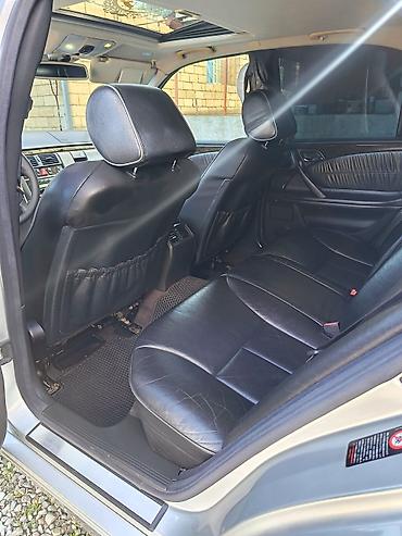 Mercedes-Benz: Mercedes-Benz E 320: 3.2 l | 2000 il Sedan — 12