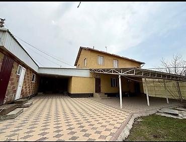 Продажа коттеджей и домов: Продаётся отличный дом в районе Ак Орго. - Участок: 5 соток — 2