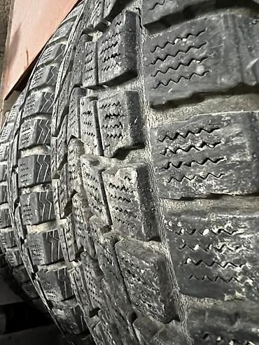27565 r17 зима: Продаю комплект зимних липучек. Размер 275/65/17. Шины в хорошем — 1
