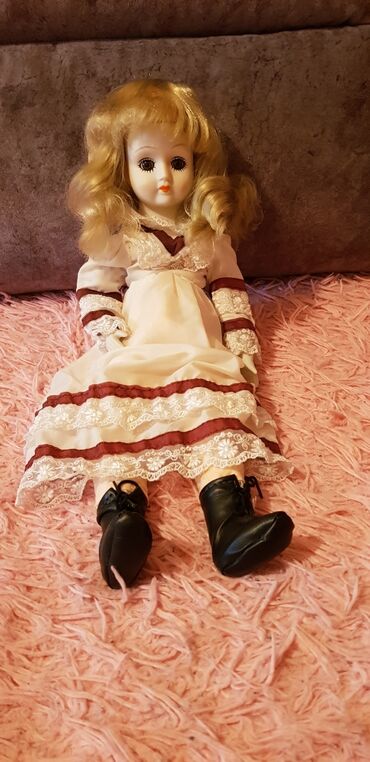 фарфоровая кукла: Кукла фарфоровая, состояние хорошее, цена 2500 сом