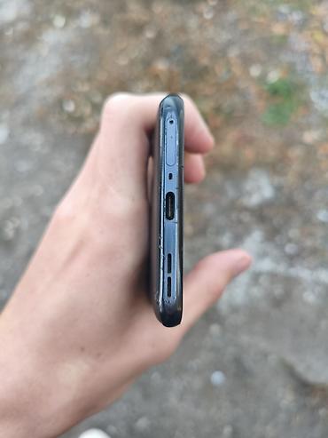 Мобильные телефоны: OnePlus (линейка Nord/10т — фирменный логотип OnePlus на задней — 5