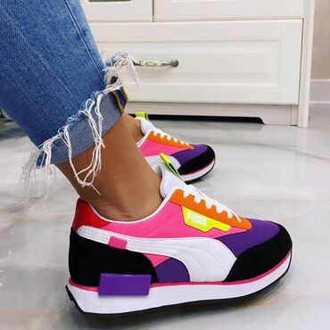 adidas patike 41: Puma patike

Novo
Brojevi 36 do 41

fb Moja Kupovina 1