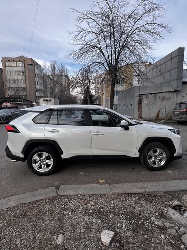 Toyota: Toyota RAV4: 2021 г., 2 л, Вариатор, Бензин, Кроссовер — 8