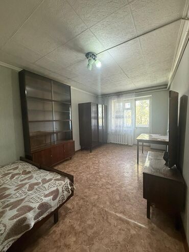 дом в садовое: 2 бөлмө, 45 кв. м, Жеке план, 5 кабат, Эски ремонт