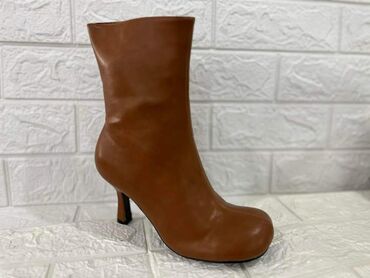 Čizme: 36 do 41
2850

din.
Extra kvalitet — 9