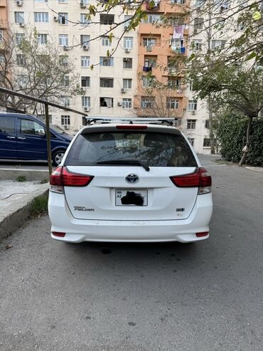 Toyota: Toyota Corolla Fielder Hybrid – ağ rəngli universaldır — 2