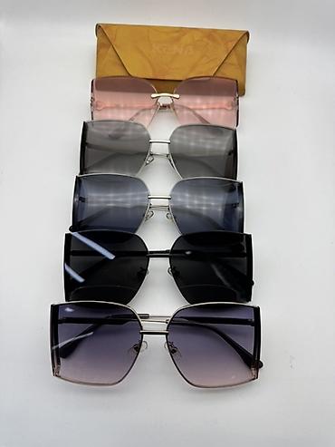 oversize: Солнцезащитные очки безободковые с крупными квадратными линзами. - — 1