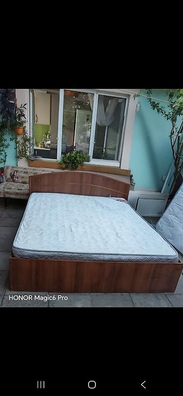 2 neferlik carpayilar: Taxt – 2.00 x 1.60 m - Material: ağac rəngində korpus, başlıqla - — 2