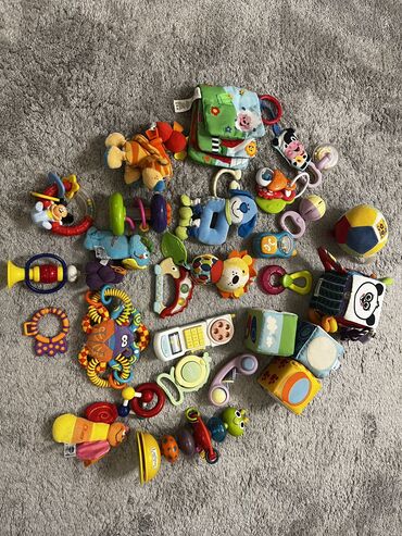 детские игрушки на 2 года: Продаю игрушки для детей от 0 до года. Цена 2000 за все