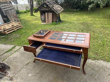 Stilske vitrine: Vitrina-sto za izlaganje nakita, satova ili kolekcionarskih predmeta — 9