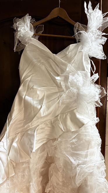 Свадебные платья: Продаю шикарное белое свадебное платье В хорошем состоянии — 8