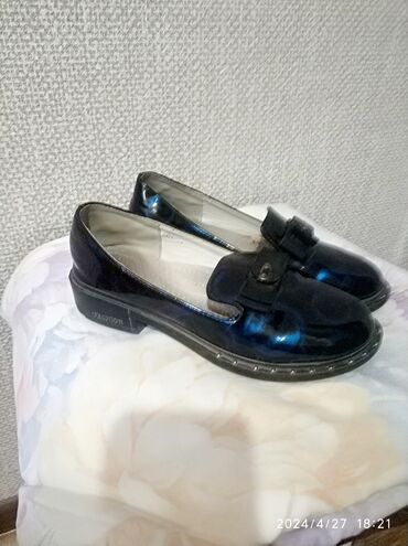 синие туфли: Туфли для школьников, в отличном состоянии, почти как новые, куплены