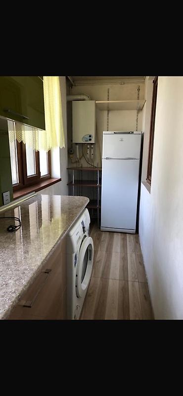 sekis sati: Ev Gencede Abbas Sehhetde xestexana ile uzbeuz yola baxan binada 1 ci — 9