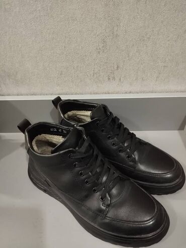 обувь мужская зимняя распродажа бишкек: Зимние мужские сапоги 40-41 размер .в отличном состоянии