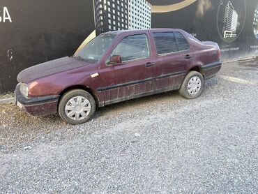 Volkswagen: Volkswagen Vento: 1993 г., 1.8 л, Механика, Бензин, Седан