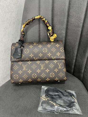 lv: Новая красивая сумка LV!👜🤎 Есть длинный ремень, не носился Размер