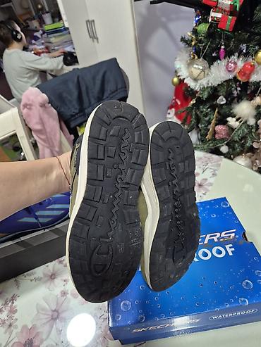 Patike: Dva para obuće – detaljan opis: 1) Planinarske/treking patike — 8