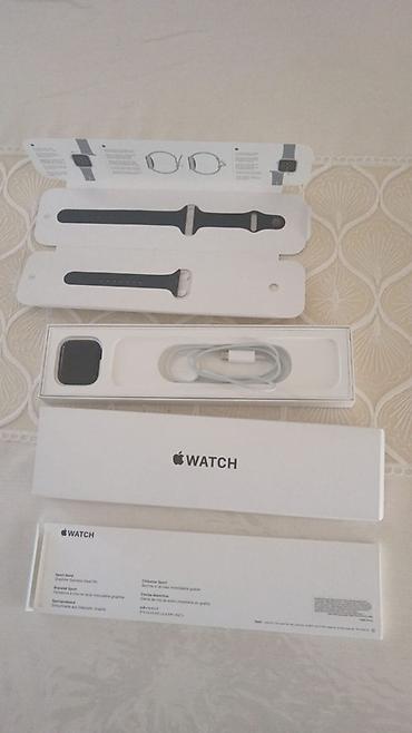 klassik saat: Apple Watch SE (2-ci nəsil) – 44 mm, GPS - Korpus: Midnight rəngli — 2