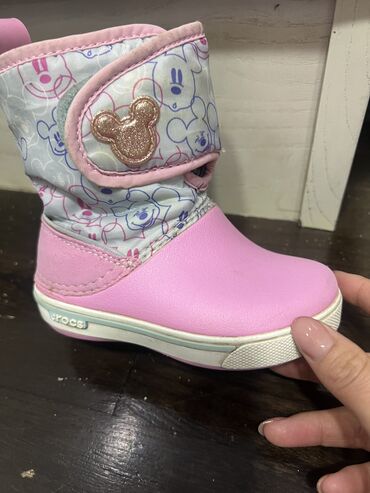 обувь уги: Продаю детскую обувь, crocs- уги (Корея) тапочки домашние (Корея)